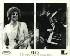 1979 Press Photo Entertainer ELO plays guitar and keyboard - sap04157 picture