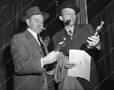 aa1945-05 1945 Oscars Bing Crosby Barry Fitzgerald and statues Academy Awards aa picture