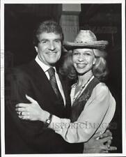 1980 Press Photo Actor Hugh O'Brian & Lynn Wyatt - hpp40274 picture