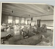 UNIVERSITY of CINCINNATI, OH. 1920s Press Photo Lab Automobiles UNI. picture