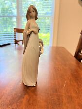 LLADRO 05487 Ingenue Figurine w/Box and Paperwork New picture