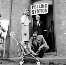 Jeremy Thorpe Liberal leader and his wife Caroline voted on their - Old Photo 1 picture