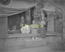 IC 11/12x8 cm JAPAN-Glass Plate Negative-JAPANESE WOMAN BOY IN ROBES AT ENTRANCE picture