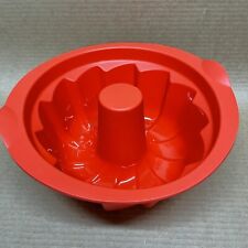 Tupperware Silicone Bundt Mold Baking Form Fluted Round Cake Pan #4650 Red picture