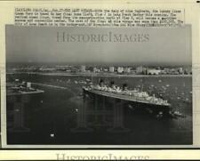 1971 Press Photo Queen Mary towed to her final home in Long Beach Harbor, CA picture