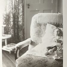 VINTAGE PHOTO Baby In Armchair. Good Lighting 1950s Adorable Original Snapshot picture