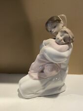 Lladro Nao Figurine 1467 A hug of love- excellent condition Spain 2003 picture