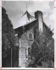 1967 Press Photo Old Forest Hill Plantation House Adorned By Modern TV Antenna. picture