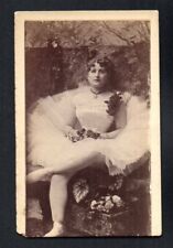 LADY SITTING ON WALL BENCH c1880's VICTORIAN ERA ACTORS & ACTRESSES  CARD  NO AD picture