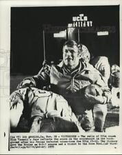 1975 Press Photo UCLA Bruins' football coach Dick Vermeil & teammates, CA picture