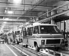 1970s GMC MOTOR HOMES Assembly Line American Manufacturing Picture Photo 5x7 picture