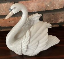 Lladro Swan With Wings Spread #5231 Gloss Porcelain Statue Figurine Bird picture