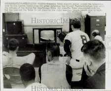 1967 Press Photo Minnesota Twins Baseball Players Watching Game in Locker Room picture