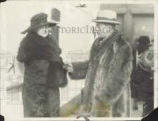 1924 Press Photo Horace Dodge with his mother before her southern voyage picture