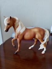 Breyer Traditional GOLD COAST - Gorgeous Palomino #700201 SR 2001 - Great horse picture