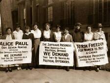 Suffragettes picket for the release of their colleagues after ten - Old Photo picture