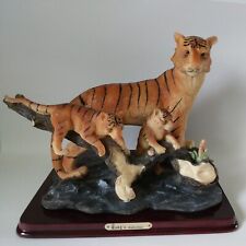 Tiger And Cubs Statue 10