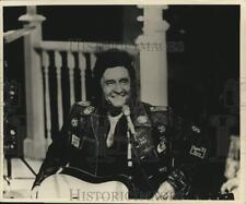 1975 Press Photo Johnny Cash Hosts 