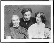 Harry Houdini with his wife Beatrice,mother Cecilia Steiner Weiss,1907,Magician picture