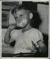 1949 Press Photo New York Jack Paustain age 4 at Tiny Tots Clean Up club NYC picture