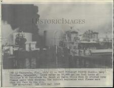 1968 Press Photo Pensacola FL-Navy fireboat Yatanocas pours water on fuel tanks picture