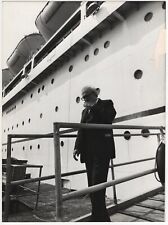 1981 Press Photo Italian Director Federico Fellini Seen Leaving Lux Liner & Info picture