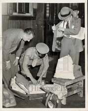 1941 Press Photo U.S. Marine checks bag of crew aboard transport, West Point, NY picture