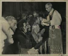 1963 Press Photo New Orleans Reverend William T. Dillon Anoints at Jesuit Church picture