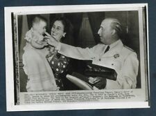 SPAIN CHIEF OF STATE GEN FRANCISCO FRANCO WIFE & GRANDDAUGHTER 1951 Photo Y 99 picture