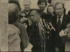 1975 Press Photo House Speaker Carl Albert, Democrat, Oklahoma, answers newsmen picture