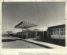 1967 Press Photo Exterior view of the Phoebe A. Hearst elementary school. picture