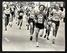 1987 Bellevue Square WA Summer Times Run-7 Race Finish Line Vintage Press Photo picture