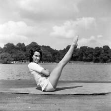Ballet Dancer Gillian Lynne at the Lido, Hyde Park 1960 OLD PHOTO 2 picture