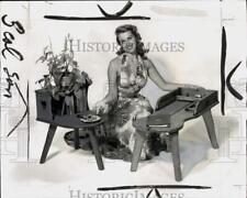 1957 Press Photo Actress Leatrice Leigh demonstrates Cobbler's bench & end table picture