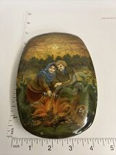 Vintage Signed Hand Painted RUSSIAN LACQUER BOX With couple with SCENE picture