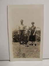 1910'S VINTAGE FOUND PHOTOGRAPH OLD PHOTO B&W COUPLE & DAUGHTER YARD PORTRAIT picture
