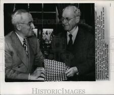 1950 Press Photo President Harry Truman accepts first sheet of Christmas Seals picture
