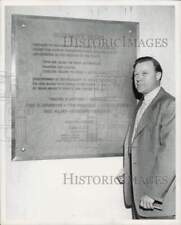 1951 Press Photo Walter Reuther at plaque in new UAW-CIO Building, Michigan picture