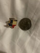 Howdy From Texas Vintage Pin Pinback Texas Map State Flag Souvenir Lapel Travel picture