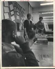 1969 Press Photo La Marque Elementary teachers Frankie Gentle and Nancy Webb picture