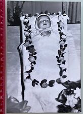 1950s Dead Baby in Open Coffin Funeral Corpse HORROR Post Mortem Vintage Photo picture