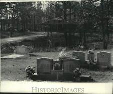 1972 Press Photo Gravesites At New Bethel Cemetery, Arcadia, LA - nob98943 picture