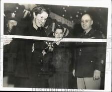 1950 Press Photo Mrs. Douglas MacArthur cuts ribbon during Japan Toyland opening picture
