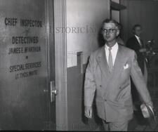 1954 Press Photo Dr. Steve approaches McArthurs office - cvb17310 picture