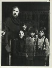 1981 Press Photo The cast in a scene on 