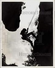 1966 Press Photo Outward Bound School participant climbs a mountain - lra30209 picture