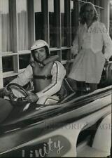 1969 Press Photo Mrs. George DeMontrond and driver Hollis Beard in Infinity picture