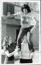 1979 Press Photo Providence Day School's cheerleaders practice balancing stunt picture