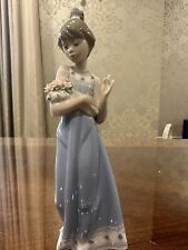 LLadro “Spring Token “ Girl With Flowers Slightly Used Mint condition . picture