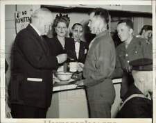 1942 Press Photo Former President Herbert Hoover Visits Stage Door Canteen picture